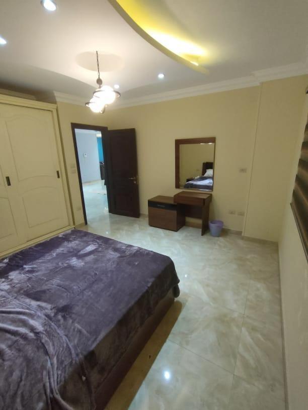 With 3 Bedrooms Apartment *